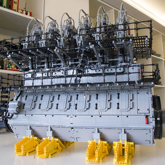 1/17 Scale 2-Stroke, Six Cylinder Turbocharged Low-Speed Marine Diesel Engine Building Blocks Set（Dynamic Version/10737PCS）-ENGINEDIYSHOP